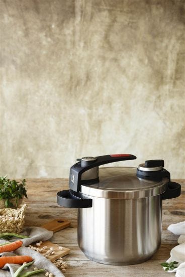 Pentola a pressione in acciaio inox per induzione 18/10, linea Tekna, diam. 22cm, litri 7