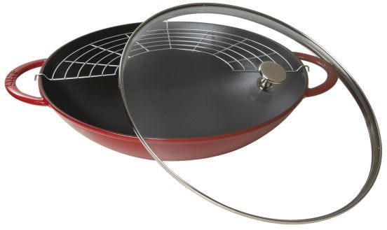 Wok in ghisa per induzione colore rosso con maniglie e coperchio in vetro , diam. 37cm