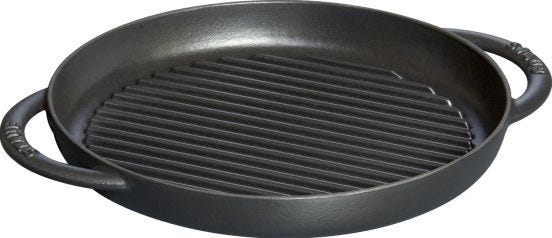 Griglia tonda in ghisa per induzione colore nero con maniglie di Staub, diam.30cm