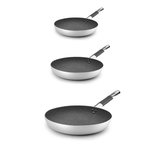 Batteria 3 Padelle Svasate Basse in alluminio antiaderente 3mm con manico &#039;cool&#039; di Pentole Agnelli linea Shark Skin, diam. 20-24-28cm