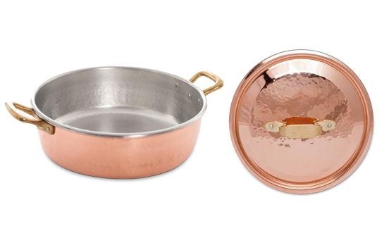 Casseruola bassa in rame martellato stagnato con due maniglie in ottone e coperchio, diam. 28cm