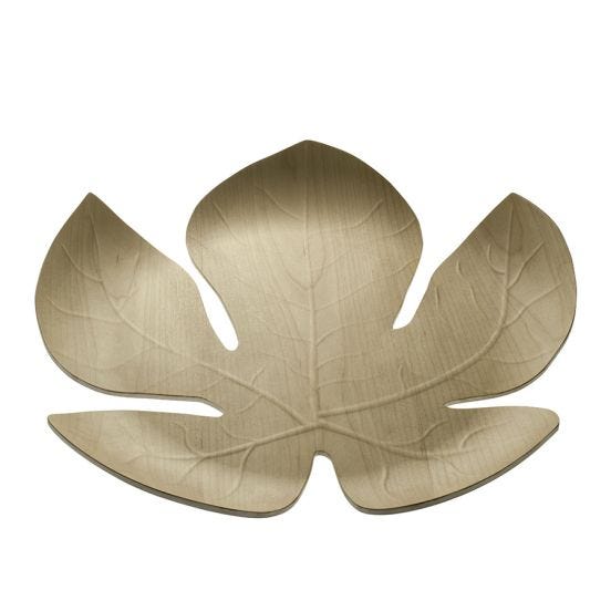 Adamo serving tray by Legnoart in maple with three-dimensional engraving and hand finishing.